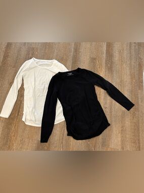 Bundle of two BumpSmart long sleeve tees. Good condition!